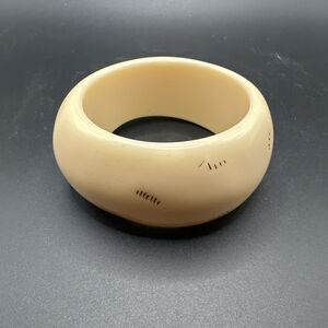 Vintage Bakelite Cream Bracelet